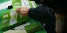 Referendum, fotografano la scheda del voto: caos al seggio di Catanzaro, voto annullato e doppia denuncia