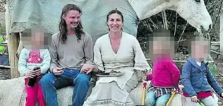 Famiglia nel bosco, Catherine e Nathan domani in Senato. E lui non vuole mettere giacca e cravatta