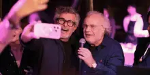 Jerry Cal&agrave; canta al Vip di Cortina, l?omaggio canoro da il via al Cortinametraggio