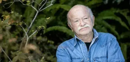 Gino Paoli, il funerale in forma privata e niente camera ardente: le ceneri sparse in mare a Boccadasse, il borgo della sua gatta