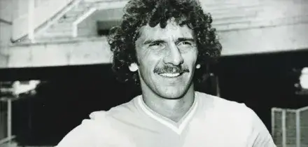 Beppe Savoldi, morto l'ex bomber di Napoli e Bologna chiamato "Mister 2 miliardi": aveva 79 anni