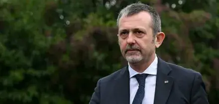 Delmastro, la "strigliata" (con il voto di FdI) della Camera per le quote della Bisteccheria omesse nella dichiarazione dei redditi