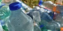 Crea un filtro per l?acqua che elimina il 95% delle microplastiche: l'idea di una studentessa americana per salvare il pianeta