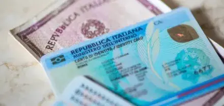 Carta d'identit&agrave; cartacea addio, la Commissione Ue nega la proroga: dal 3 agosto non pi&ugrave; valida. Ecco cosa fare