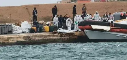 Naufragio a Lampedusa: 19 migranti morti per ipotermia, ricoverati in 7 tra cui due bambini