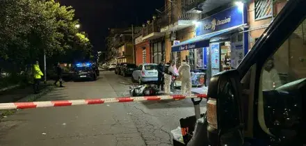 Donna accoltellata a Catania, &egrave; caccia al marito in fuga: la 51enne aggredita in un negozio