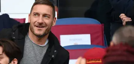 Totti Soccer School, sequestrati conti per 120mila euro: sotto inchiesta il fratello dell'ex giocatore. Iban fantasma e vecchie ricevute, cos&igrave; la beffa all'ex segretaria