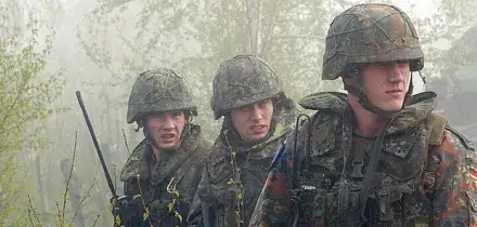 Germania si prepara alla guerra? Gli uomini sotto i 45 anni devono avere un permesso per lasciare il Paese