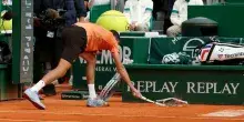 Medvedev perde con Berrettini e spacca la racchetta: il video della reazione
