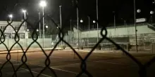 Arresto cardiaco mentre si allena a tennis, morto ragazzino di 15 anni: inutili i soccorsi