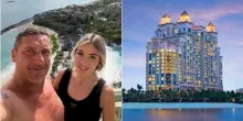 Francesco Totti e Noemi Bocchi, fuga romantica (ed extra lusso) alle Bahamas: quanto costa il resort sulla spiaggia dove alloggiano