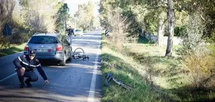 Ciclisti travolti da un ubriaco alla guida, morto un 33enne: feriti il padre e lo zio. Dramma a Treviglio