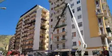 Due operai di 49 e 41 anni morti a Palermo: si spezza il braccio di una gru durante i lavori, precipitati