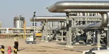 Petrolio, attacco all'Arabia Saudita: colpito l'oleodotto East-West Pipeline (e l'export crolla del 10%). Era il corridoio alternativo a Hormuz