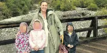 Famiglia nel bosco, sorpresa di compleanno per mamma Catherine. E il suo cestino di vimini diventa di tendenza