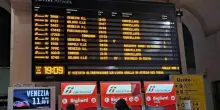 Roma-Firenze, guasto sulla linea: treni in ritardo fino a 70 minuti. E fino a domani stop all'Alta velocit&agrave; per lavori