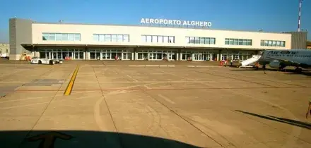 Sardegna, con Hormuz chiuso aumentano i prezzi dei voli e dei traghetti: e l'isola rischia l'isolamento estivo