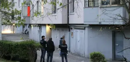 Morto il bambino di un anno e mezzo caduto da una finestra: in casa c'era la sorellina di 11 anni e alcuni familiari