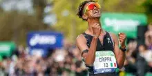 Yeman Crippa, che impresa: trionfa nella maratona di Parigi. Nel 2002 l'ultima vittoria di un europeo