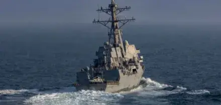 Hormuz, quanti (e quali) navi Usa per il blocco: due portaerei, 6 cacciatorpediniere, dragamine e squadre d'abbordaggio