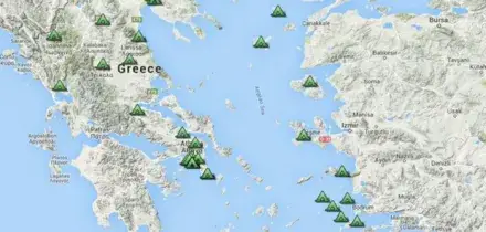 Grecia, la polizia usa migranti per picchiare e respingerne altri: orrore al confine
