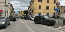 Lancia la moglie dal balcone e poi si getta nel vuoto: dramma a Bari. La coppia si stava separando