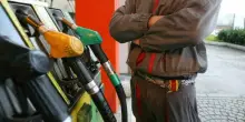 Caro carburante, ecco come risparmiare: i 7 consigli pratici per tagliare i consumi dell'auto e ?salvare? il pieno