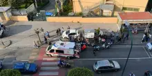 Torre del Greco, scuola, paura e rabbia: bimbi travolti da scooter