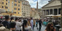 Roma attrazione mondiale, file interminabili per ammirare il Pantheon. Incassi record anche a Fontana di Trevi