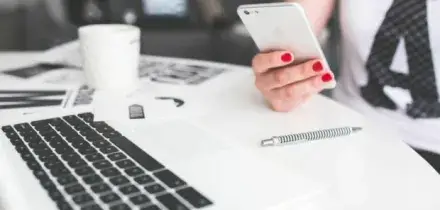 &laquo;Ho lavorato dall'ospedale anche dopo il parto. Ma quando sono tornata in ufficio mi hanno licenziata&raquo;