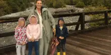 Famiglia nel bosco, per Catherine solo videochiamate con i figli (che non vede in presenza da un mese e mezzo)