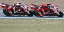 Marc Marquez da record: cade e poi vince sotto l'acqua la Sprint di Jerez superando il compagno Bagnaia