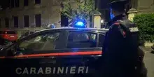 Ragazzo di 14 anni aggredito con cocci di bottiglia al corpo e alla testa a Milano: si cercano i responsabili
