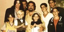 Michael Jackson, i quattro fratelli della sua "seconda famiglia" ora lo accusano: &laquo;Ha abusato di noi quando eravamo minorenni&raquo;