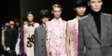 Prada pi&ugrave; forte della crisi in Iran. Ricavi a doppia cifra nel trimestre