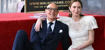 Emily Blunt stella sulla Walk of Fame con Stanley Tucci, l'abito crochet (firmato Magda Butrym) lancia il trend dell'estate