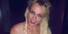 Britney Spears incriminata per guida sotto l'effetto di droghe e alcol, la popstar in rehab: &laquo;Ho toccato il fondo&raquo;