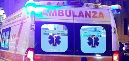 Scopre che il marito lo tradisce, lo narcotizza e lo evira nel sonno: l'uomo sanguinante fugge e chiede aiuto ai vicini
