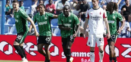Sassuolo-Milan 2-0, le pagelle: Berardi (7) bestia nera per Allegri. Thorstvedt (7,5) &egrave; ovunque. L'espulsione di Tomori (4) condanna i rossoneri