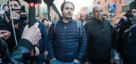 Garlasco, forum e corsi di seduzione: le difficolt&agrave; con l?altro sesso dietro al movente di Sempio