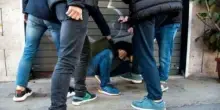 Punizioni corporali (fino alla fustigazione) per gli studenti che bullizzano compagni a scuola: la decisione (tra le polemiche) a Singapore