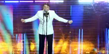Sal Da Vinci, in bianco, accende l?Eurovision 2026: una pioggia di limoni e acuti impossibili nella prima prova di "Per sempre s&igrave;"