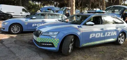 Trovati 12 minorenni in un night club con quattro prostitute, arrestato il titolare: il blitz ad Anzio