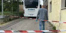 Terni, colpisce la moglie a martellate sul bus: aveva il braccialetto elettronico. La donna &egrave; in pericolo vita