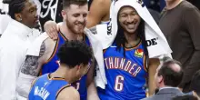 Nba play off, Oklahoma City vola sul 3-0 contro i Lakers, Cleveland riapre la serie contro Detroit (2-1)