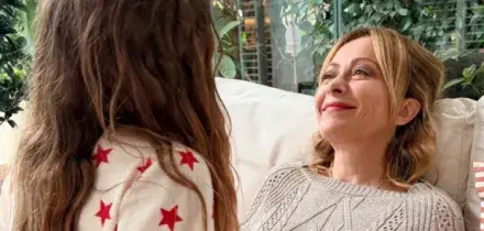 Meloni, la foto con la figlia Ginevra per la festa della mamma: &laquo;L'amore senza condizioni&raquo;