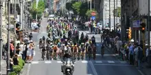Giro d'Italia, la carovana rosa tra cantieri e rattoppi