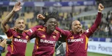 Parma-Roma 2-3, le pagelle: Malen (8) implacabile, Rensch (7,5) gol e rigore procurato, Dybala (7) d&agrave; una mano