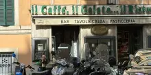 Chiede un bicchiere d'acqua per un malore, il barista la trascina in bagno e la violenta: condannato a 6 anni