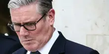 Starmer alle corde, tre ministri si dimettono. Mercati in allarme, Labour sull?orlo della resa dei conti